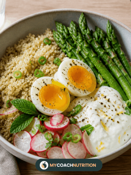 Quinoa bowl asperges, œuf mollet & sauce yaourt-citron - IA