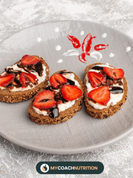 Tartine ricotta, fraises rôties & pistaches - KamranAydinov