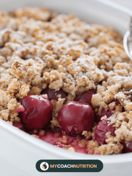 Crumble express pêche-framboise & flocons d’avoine - valeria_aksakova