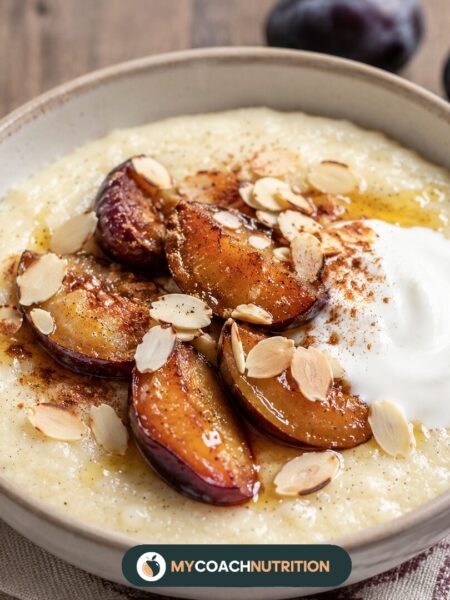 Crème de semoule vanillée aux quetsches rôties et amandes