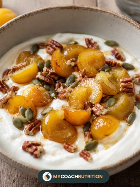 Skyr battu à la mirabelle, noix de pécan et graines de courge